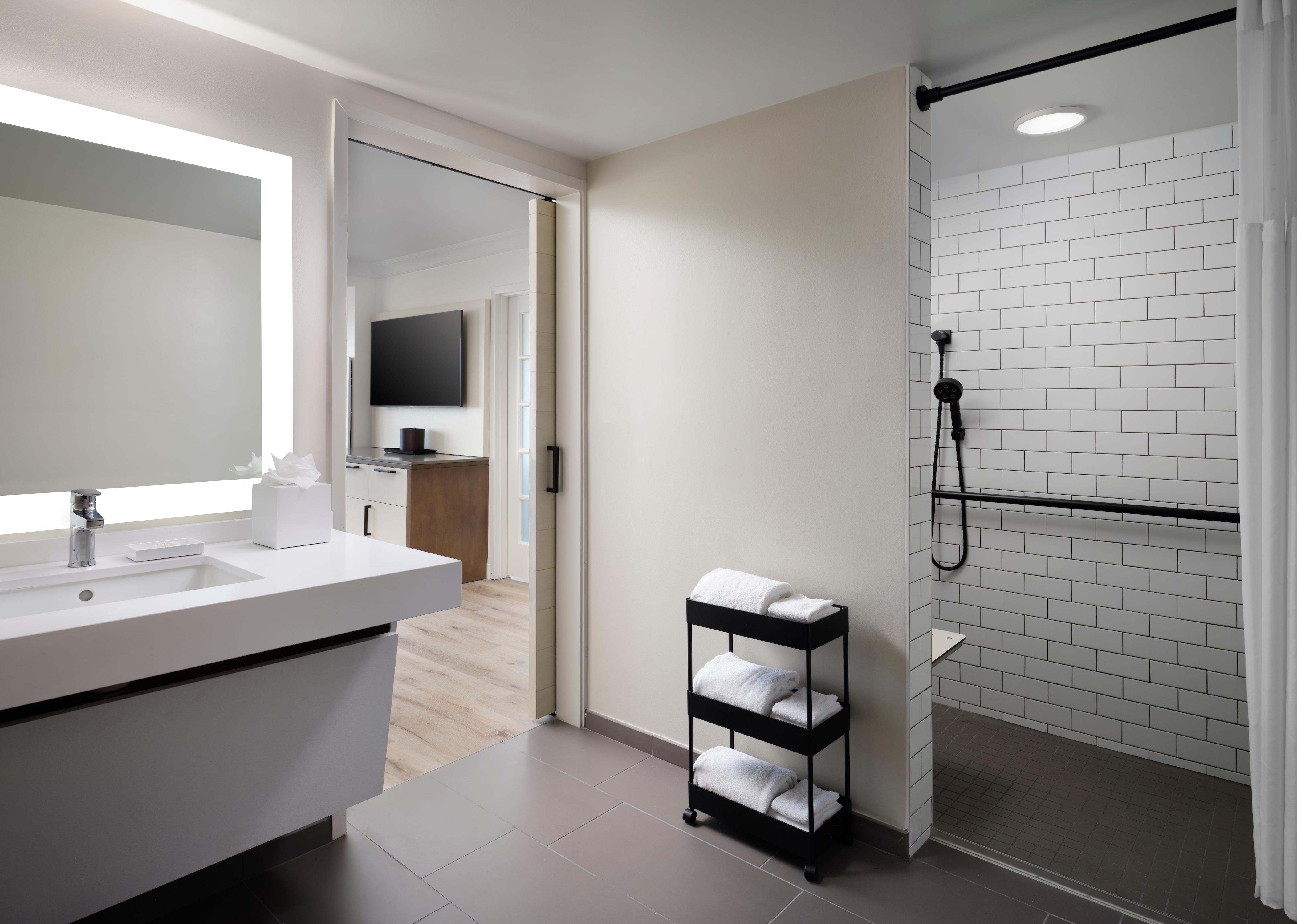 Sonesta John Wayne Airport 3*